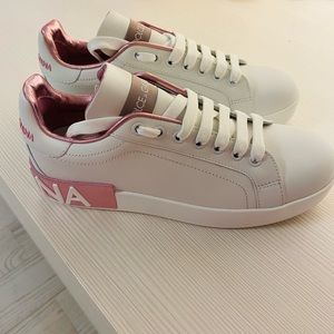 Gucci shoes . Never used. Size 38 (European)